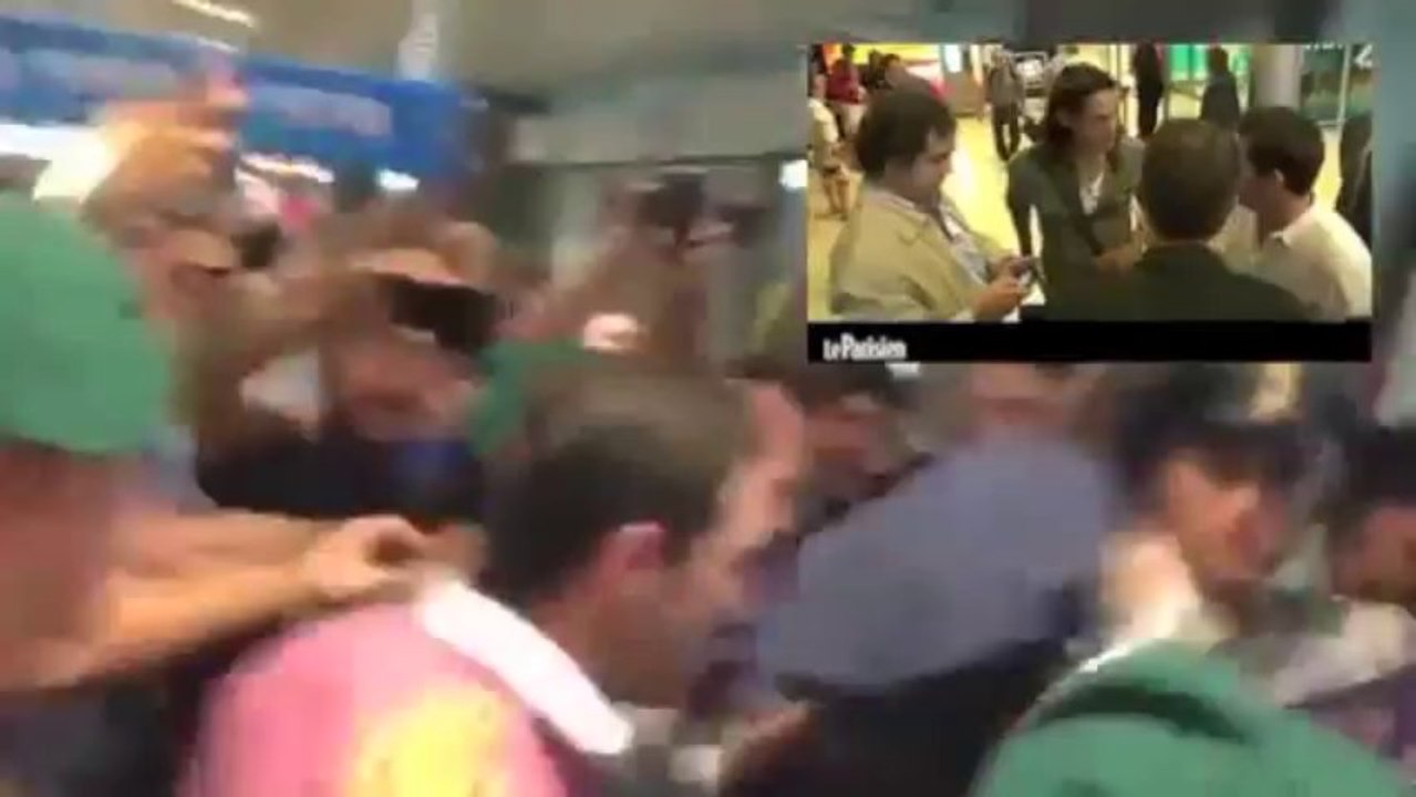 Higuain e Cavani la differenza all'arrivo in aeroporto