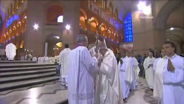 Huge crowd in Brazil as Pope Francis celebrates mass at...