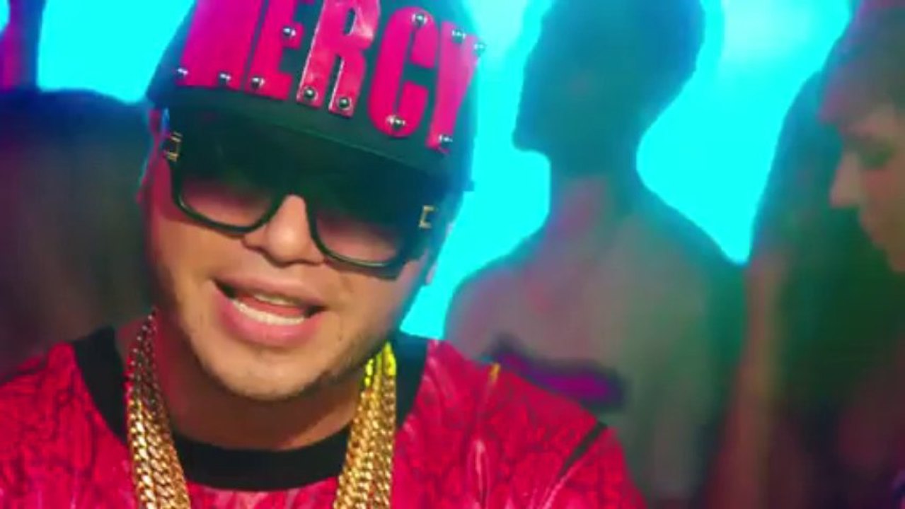 Sola_-_Jenny_La_Sexy_Voz_ft.