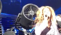 Beyoncé Knowles se coince les cheveux dans un ventilateur! ahaha trop marrant!