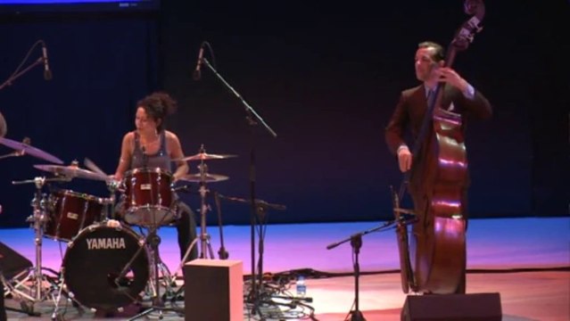 ALAIN DELHOTAL JOUE LES FEUILLES MORTES