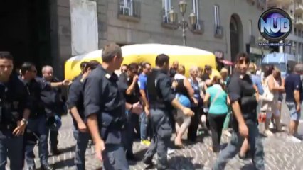 Disoccupati occupano Palazzo San Giacomo