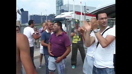 Acerra (NA) - I disoccupati bloccano ingresso al Termovalorizzatore (24.07.13)