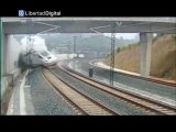 Una cámara de seguridad capta el momento exacto del accidente de tren en Santiago de Compostela