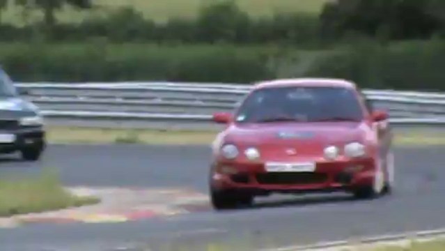 La Toyota sur le circuit de la Châtre dans l'Indre