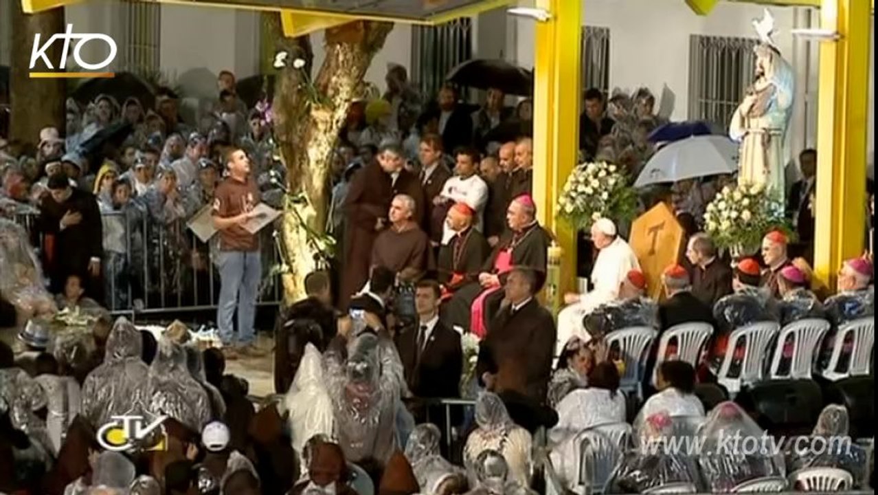 L'Hôpital Sao Francisco accueille le Pape François