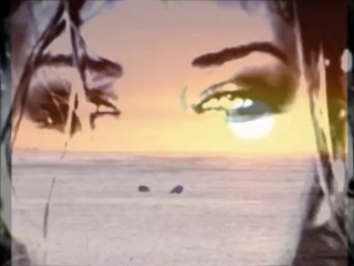 Berniy  cnante mourir aupres de mon amour de Demis Roussos 3
