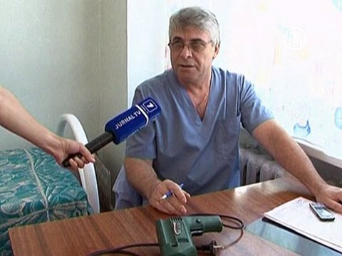 Молдавские врачи оперируют строительной дрелью