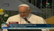 Papa Francisco visita un centro de rehabilitación en Brasil