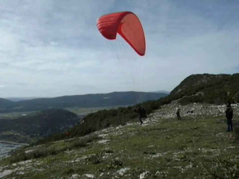 Muğla Düzeyin'de Model Uçak ile Yamaç Paraşütü Yanyana