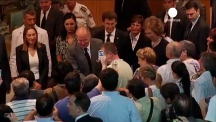 Le roi d'Espagne au chevet des victimes de...