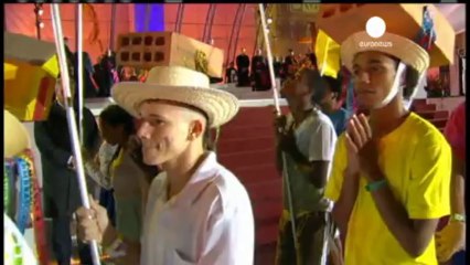 Le pape François accueilli dans une favela