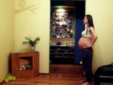Une femme enceinte se prend en photo tout les jours sur les 9 mois de grossesse - Stop motion magnifique