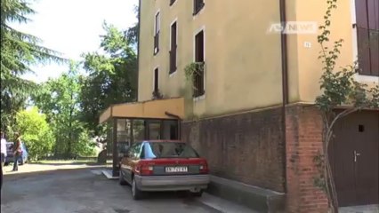 AGGREDISCE L'EX MOGLIE A COLPI DI ACCETTA