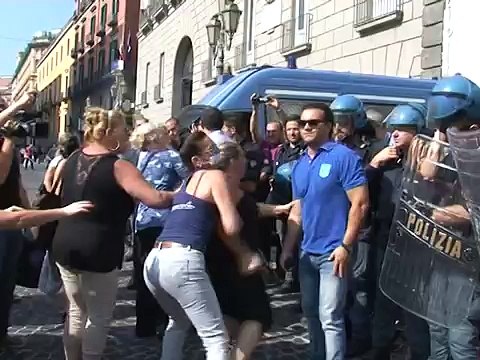 Napoli - Proteste dei disoccupati, i sindacati polemizzano con Caldoro (25.07.13)