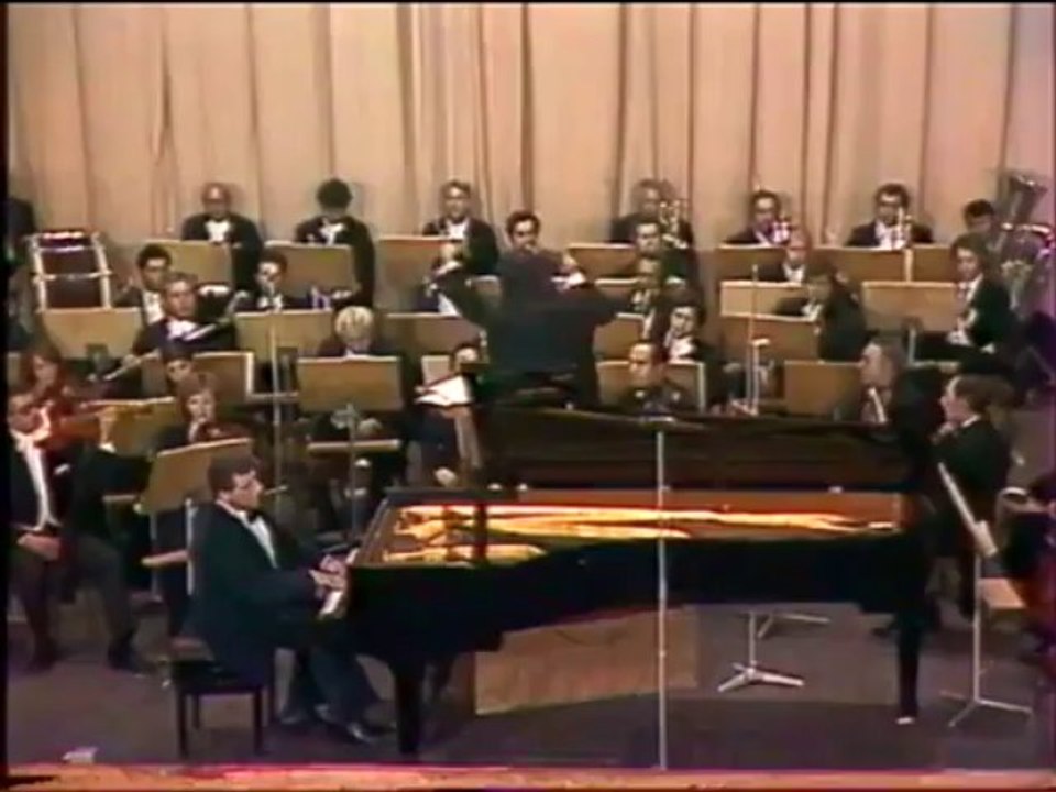Арно Бабаджанян - «Героическая баллада», исполняет автор, (Ереван, 1983 г.)