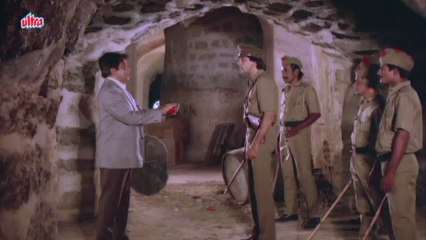 Madhuri Dixit, Kanoon Apna Apna, Hot Scene, 16_16