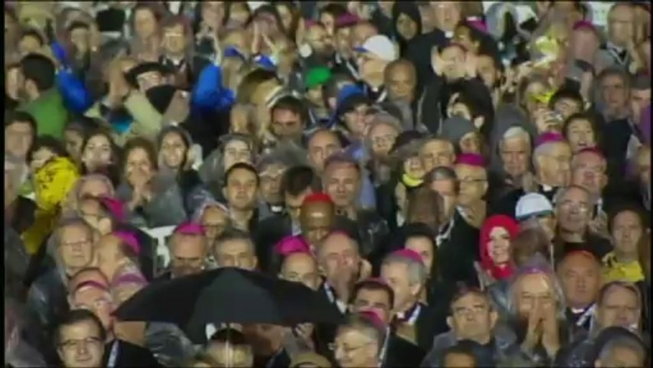 Papst empfiehlt Jugend in Rio Glaube statt Konsum