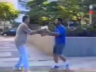 Pegadinha do Joao Kleber - Não Abra