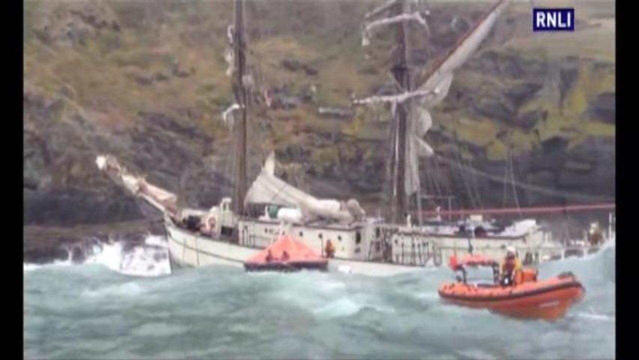 Teen Sailors Rescued As Tall Ship Sinks