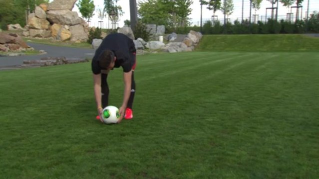 Gareth Bale frappe très fort pour Adidas !