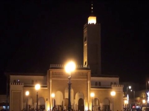 الفنان محمد التهامي الحراق في مدينة وجدة ساحة سيدي عبد الوهاب festival international du rai a oujda maroc