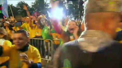 Otro baño de masas para el papa