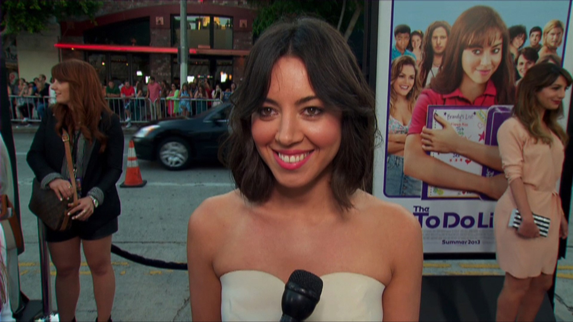 Aubrey Plaza's Awkward SAG Awards Onstage Moment Explained