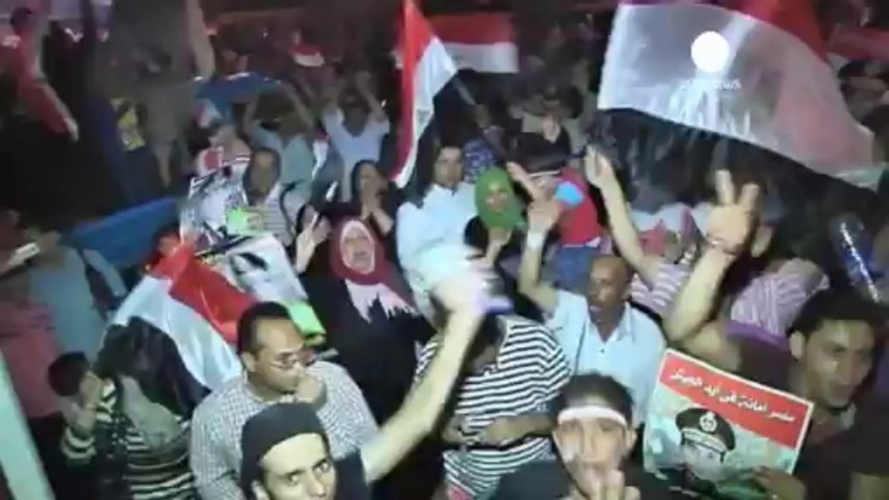 Dozens reported dead after Egyptians join rival rallies
