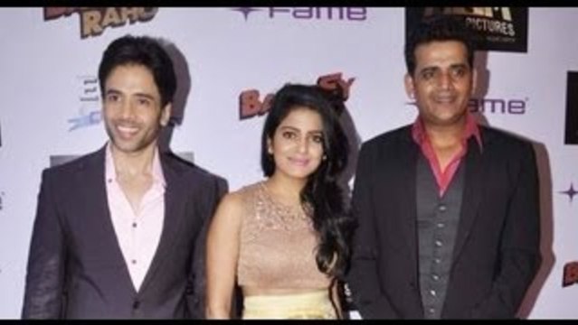 Tusshar Kapoor & Vishaka Singh were seen at the Premiere of Bajate Raho