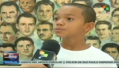 Niños celebran el Día de la Rebeldía Nacional en Cuba