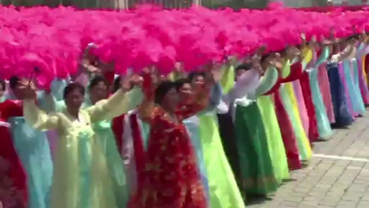North Korea in mass display of military might