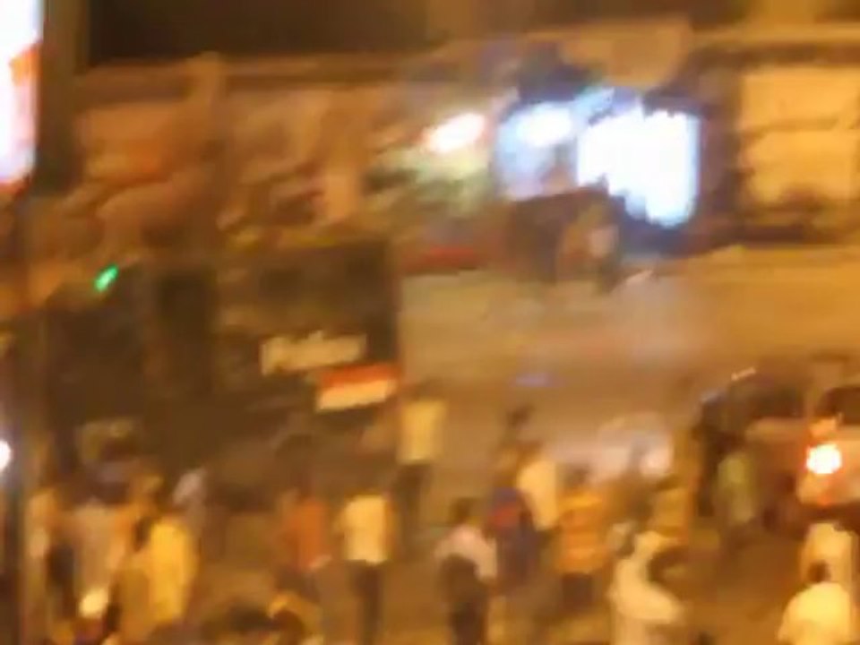 سيارة الشرطة المصري تدهس المواطنين في سادية وجنون