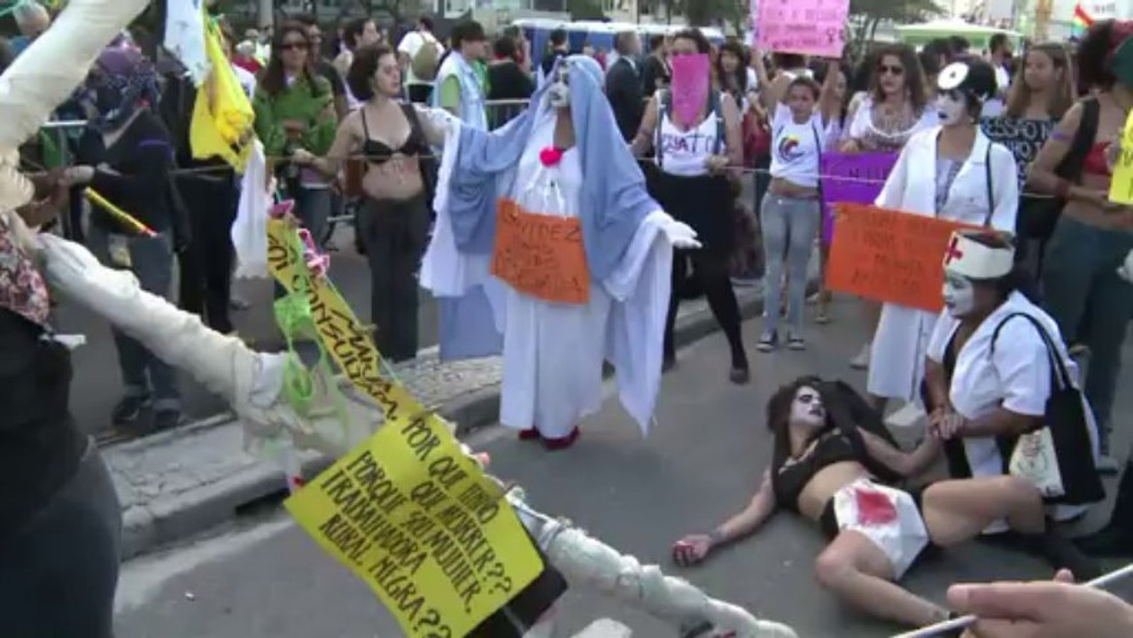 ‘Putas’ marchan en Copacabana