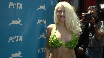 Courtney Stodden in Lettuce Leaf BIKINI!