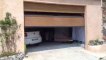 Porte de garage sectionnelle plafond G60 Trend, faux bois, motorisée et posée par APG Accès Portes de Garage