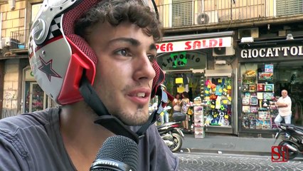 Napoli - Cartello stradale scritto a mano in Piazza Dante (27.07.13)