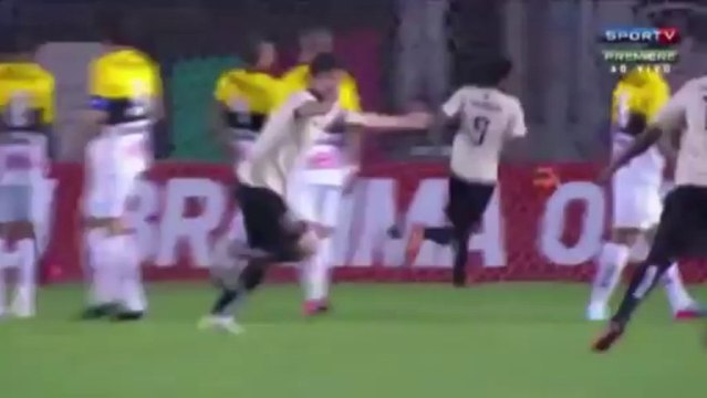 A 38 ans, Juninho fait encore très mal sur coup franc !