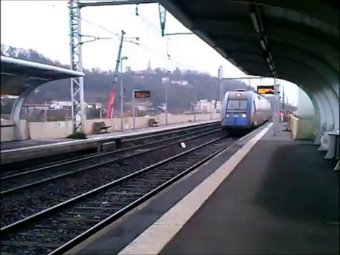 passage de TGV et TER en gare de Cenon près de Bordeaux