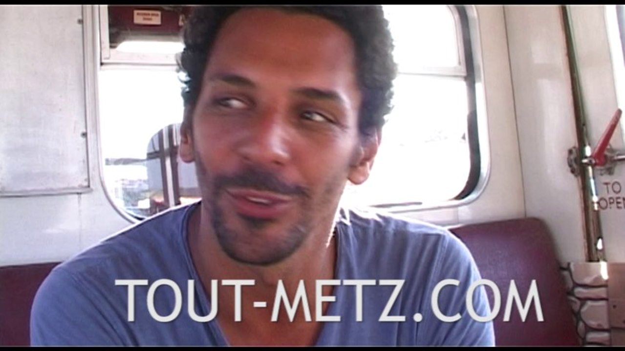 Tomer Sisley @ Lorraine mondial air ballons 2013 (Free jump - Chambley)