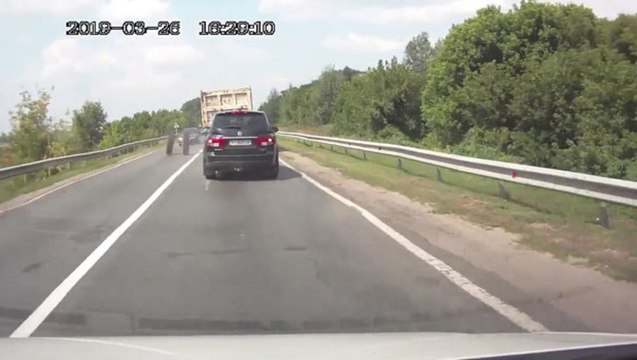 Accident : Camion perd ses deux roues