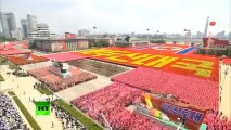 Parade de l'armée Nord Coréenne - Magnifique chorégraphie - ça fait quand même peur!