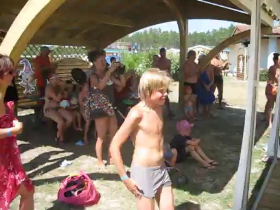 Domaine de Lila carabouille s'invite au spectacle du mini club pour la danse de l'été 26.07