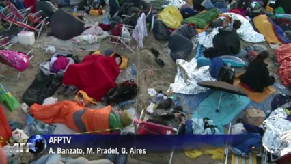 Peregrinos amanhecem em Copacabana