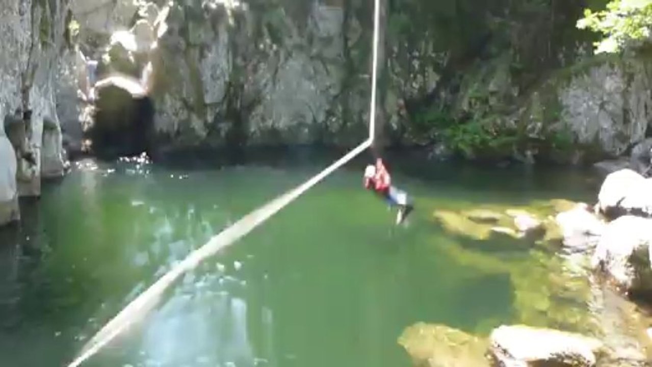 Canyoning Découverte en Ardèche : Tyrolienne de la Borne Médiane