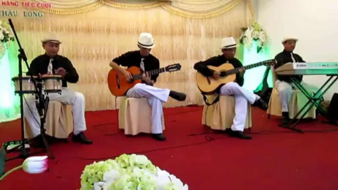 Ban nhạc Flamenco Tumbadora Thanh Tùng hòa tấu-Tico