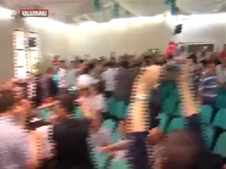 Yurttaşlar akillere aman vermedi! Polis etten duvar ördü