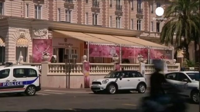 Armed robber steals jewels worth 30 million euros from...