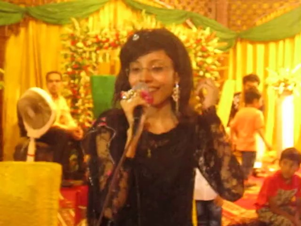 ZAARA SHIRazee chahoon ya na in concert