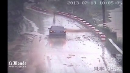 Download Video: Des images de vidéosurveillance montrent la violence des inondations en Chine